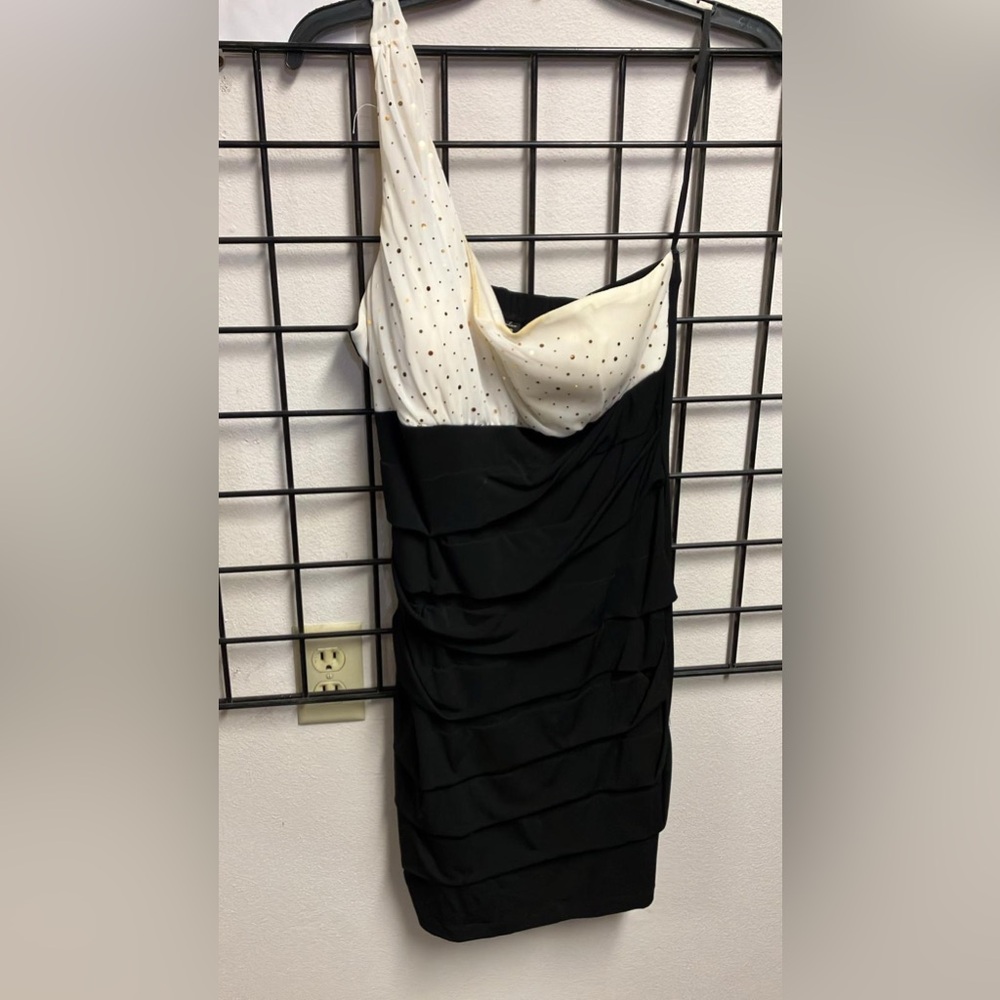 City Triangles Black and White One-Shoulder Dress Size XL